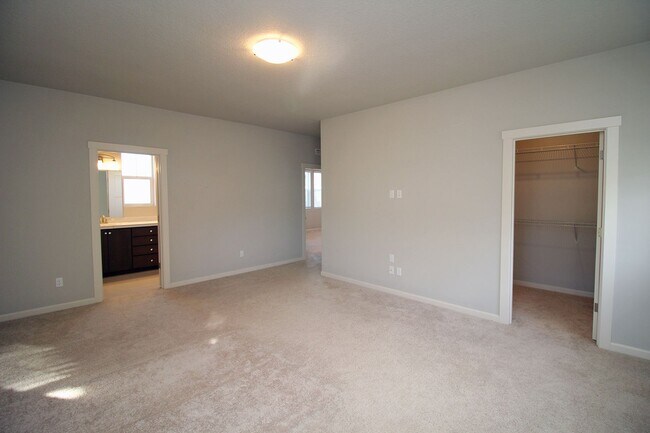 Building Photo - 3923 SE 70th Ave