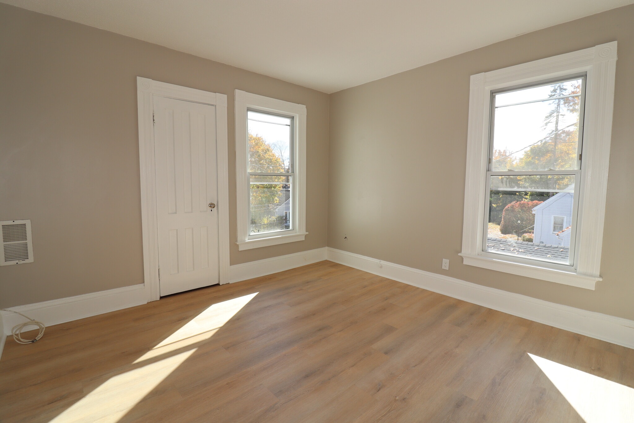 Building Photo - 154 Hawthorne Ave