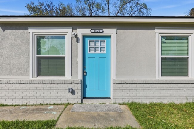 Building Photo - Newly Renovated Home in Westside Savannah