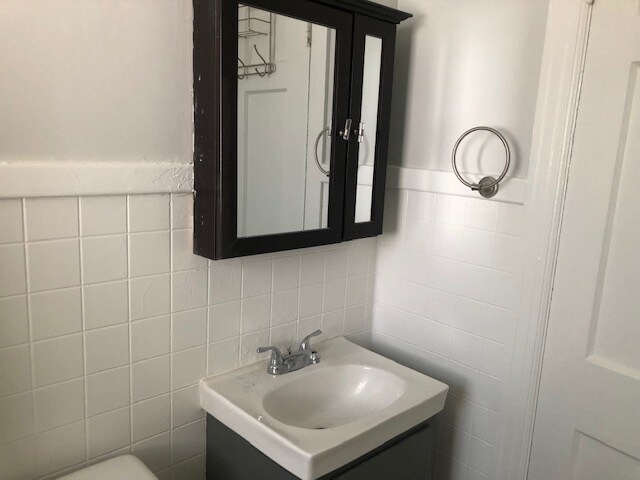 Building Photo - 620 W 9th St