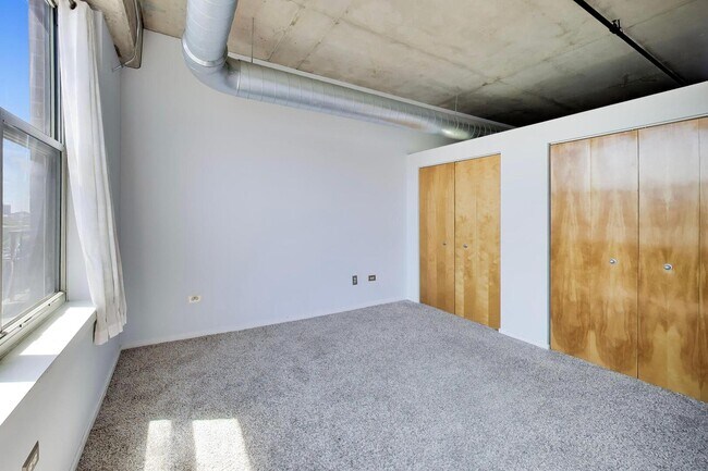 Building Photo - 6 S Laflin St