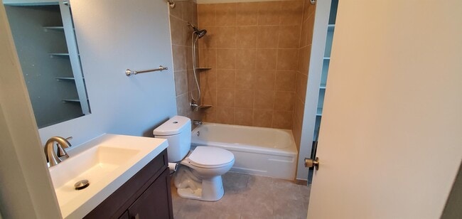 Building Photo - 13605 E Yale Ave