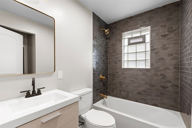 Building Photo - 4930 Kemper Ave