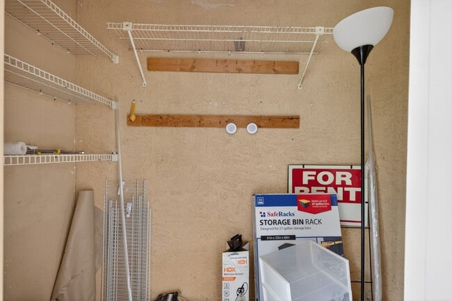 Building Photo - Cozy 3 Bedroom Available in Tampa!