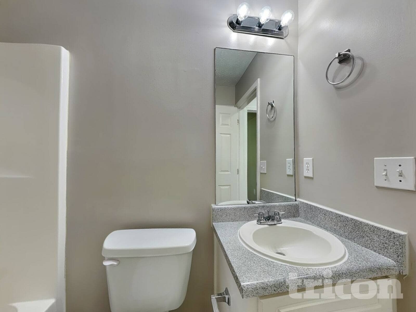 Building Photo - 714 Manor Ridge Dr