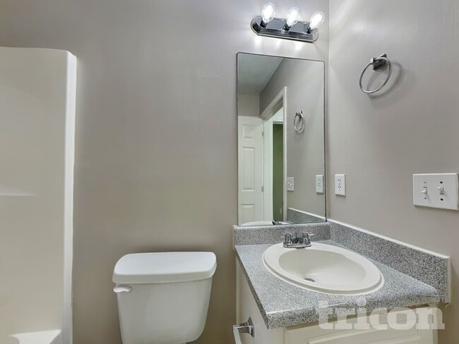 Building Photo - 714 Manor Ridge Dr