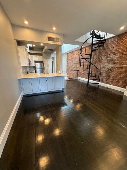 Primary Photo - 265 Beacon St