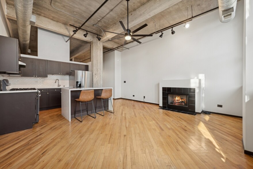 Building Photo - 843 W Adams St