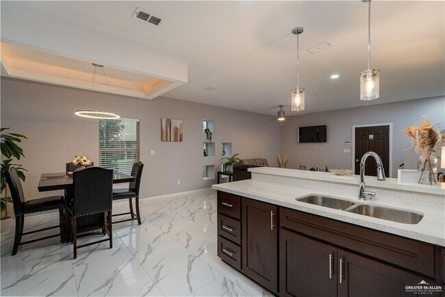 Building Photo - 10 East St