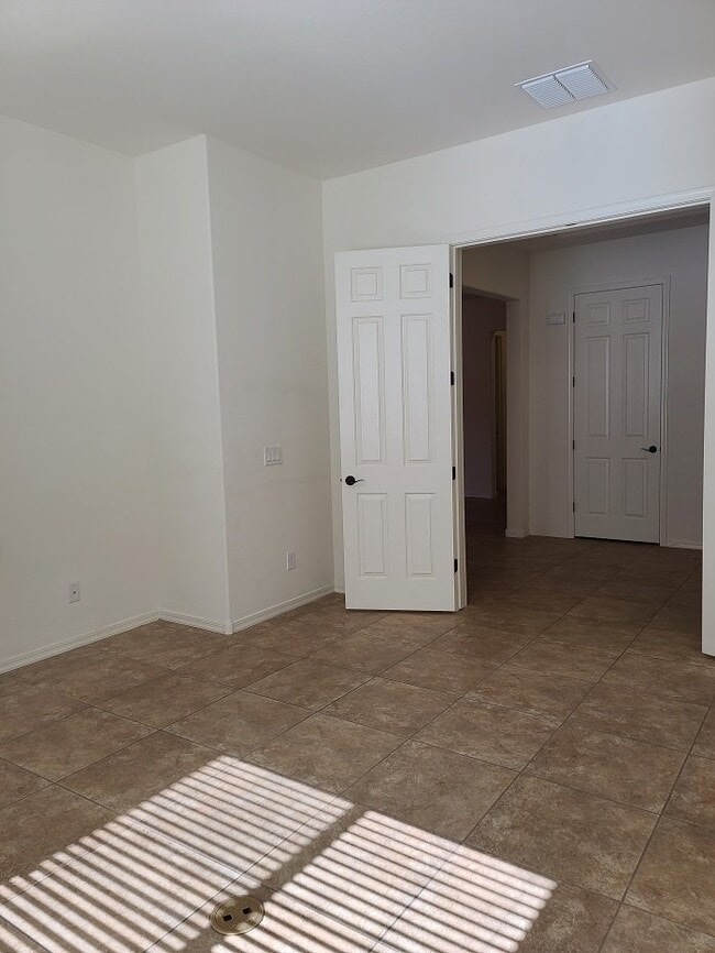 Building Photo - Spacious 4 Bed, 3.5 Bath Anthem Home with Modern Amenities and Prime Location
