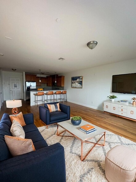 Building Photo - 68 West Utopia