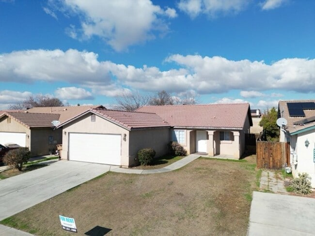 Building Photo - Cozy 4-Bedroom Home in North Bakersfield