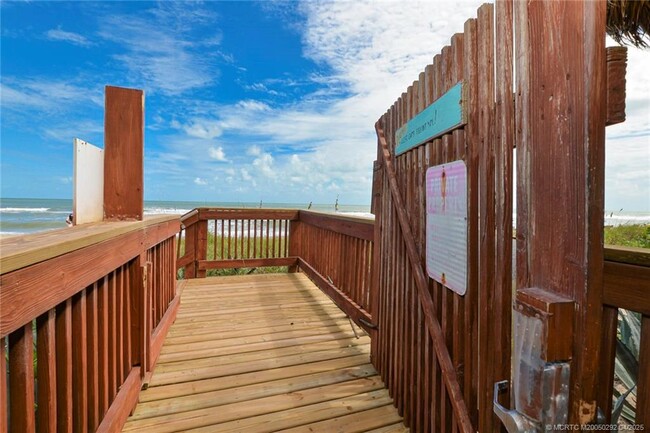 Building Photo - 10310 S Ocean Dr