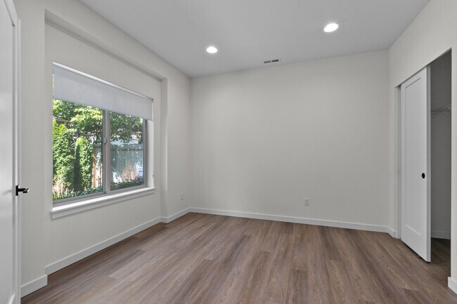 Building Photo - 4bd/2.75ba Seattle Home