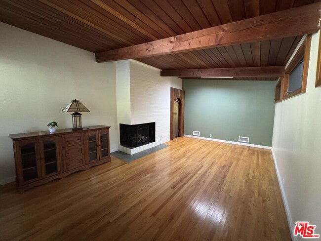 Building Photo - 2731 N Beverly Glen Blvd