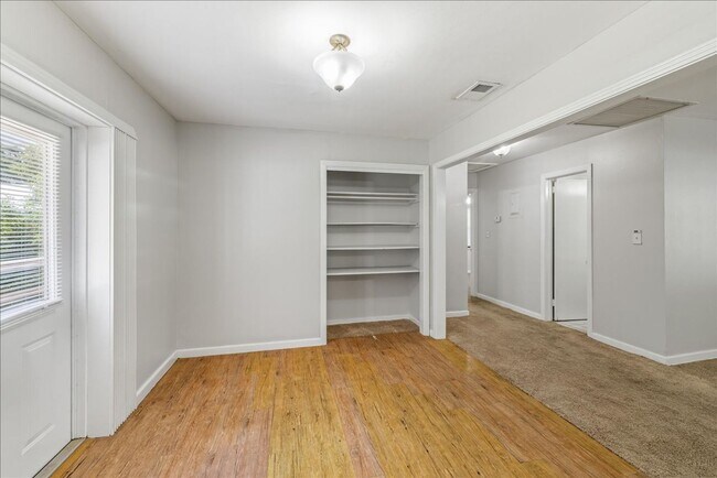 Building Photo - 103 S Chapel Dr
