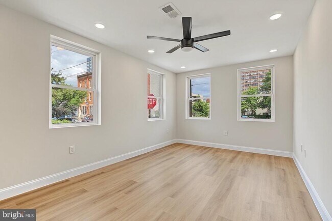 Building Photo - 1242 N 15th St