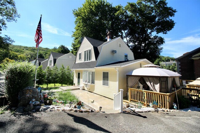 Primary Photo - 22 Hillside Ave
