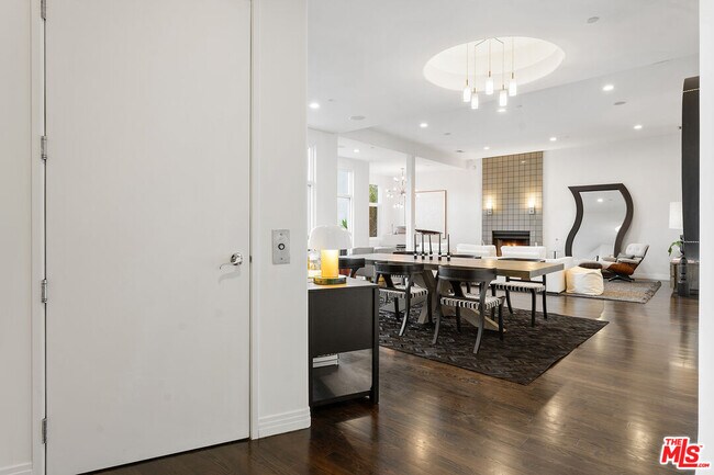 Building Photo - 2333 Vasanta Way