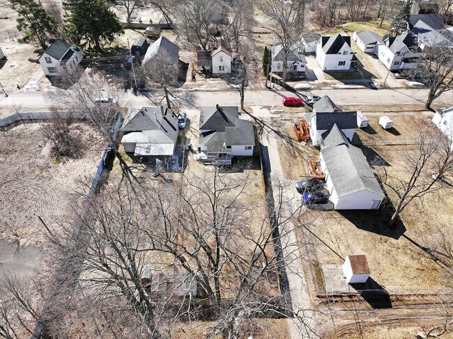 Building Photo - 139 Mosser St