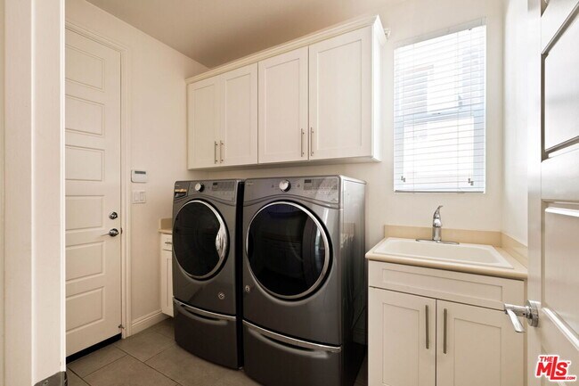 Building Photo - 5929 Spelthorne Ln