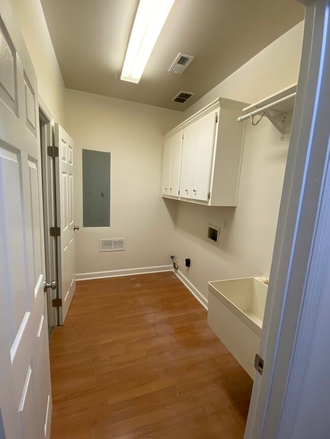 Building Photo - 4545 Reigate Ct