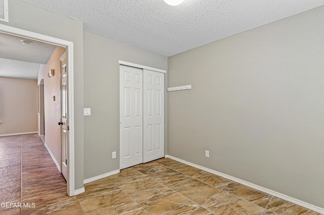 Building Photo - 14336 Desert Sage Dr