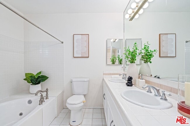 Building Photo - 102 N Sweetzer Ave