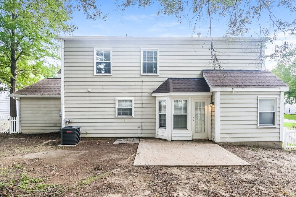 Building Photo - 2108 David Earl Dr