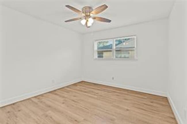 Building Photo - 2114 Eaglerock Dr