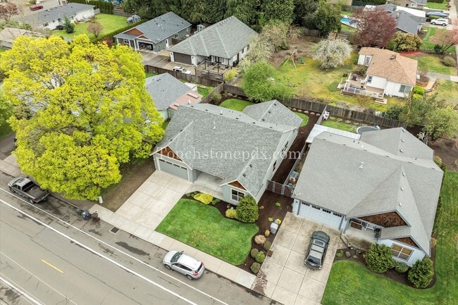 Building Photo - Radiant 3-bedroom Home in Downtown Canby