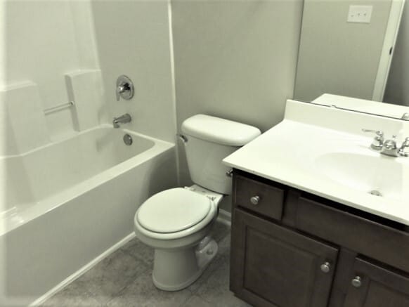 Building Photo - 204 Short Woods Ct
