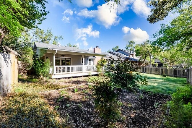 Building Photo - 11209 Deadoak Ln