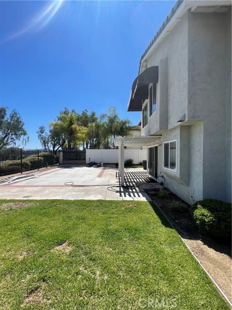 Building Photo - 41572 Willow Run Rd