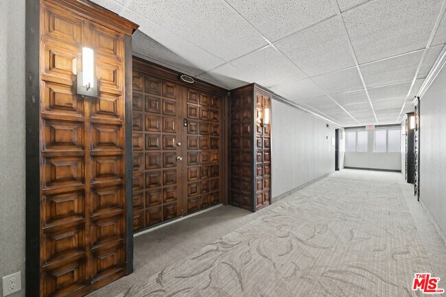Building Photo - 10535 Wilshire Blvd