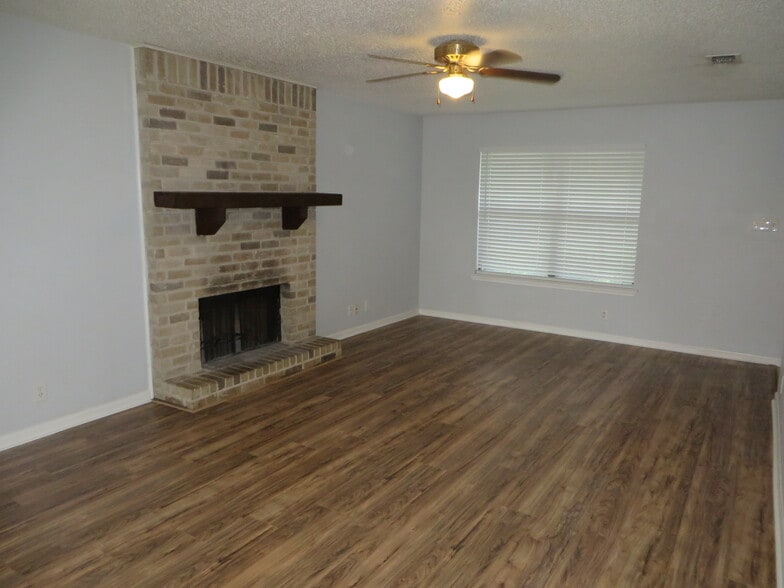 Building Photo - 8814 Clearbrook Trail