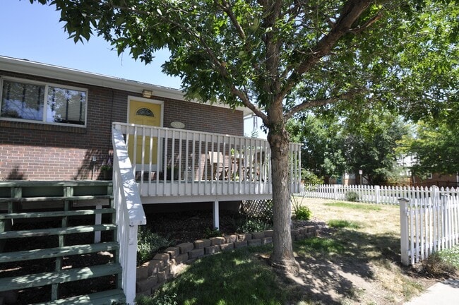 Primary Photo - 807 W 4th Ave