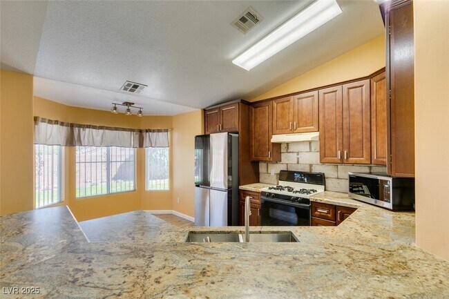 Building Photo - 420 Aloha Dr