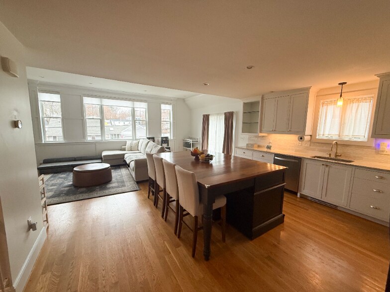 Building Photo - 74 8th Ave