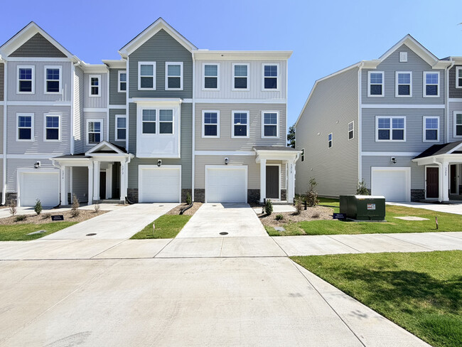 Building Photo - 3210 Gypsum Dr