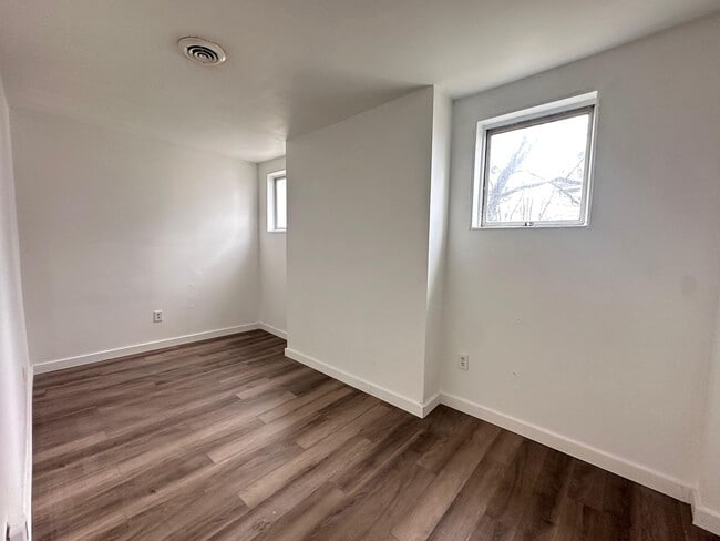 Building Photo - 132 Charles St