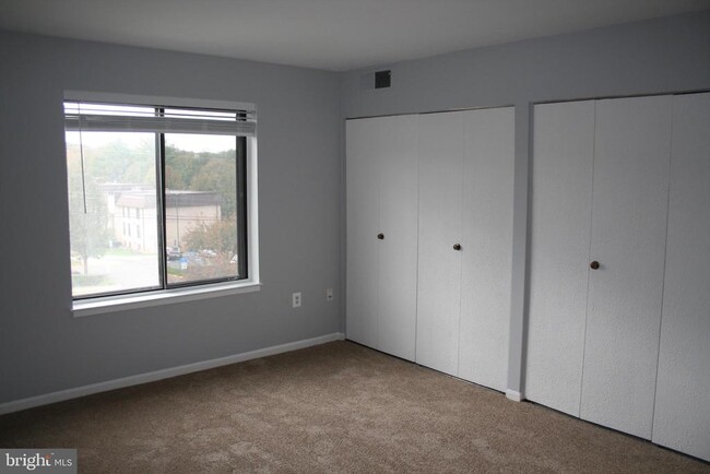 Building Photo - 9728 Kingsbridge Dr