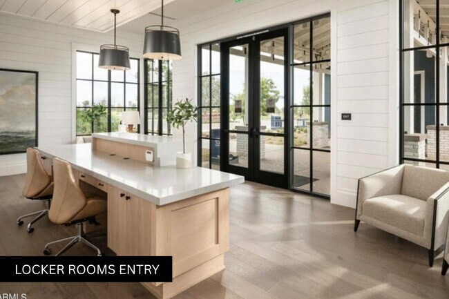 Building Photo - 12091 N San Clemente St