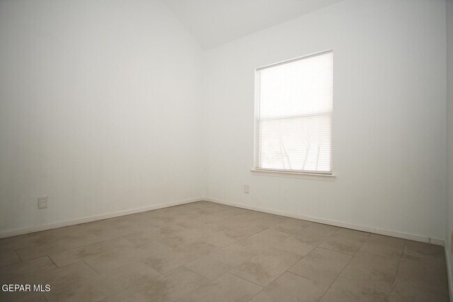 Building Photo - 6040 Los Siglos Dr