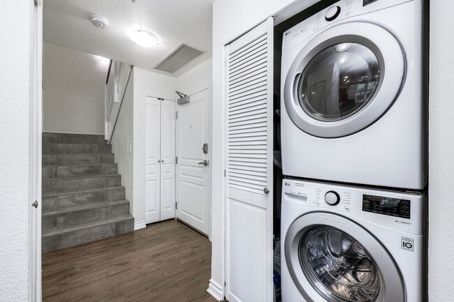 Building Photo - San Diego- Downtown- La Vita – Little Italy Condo- Split Level Style Move-In Special