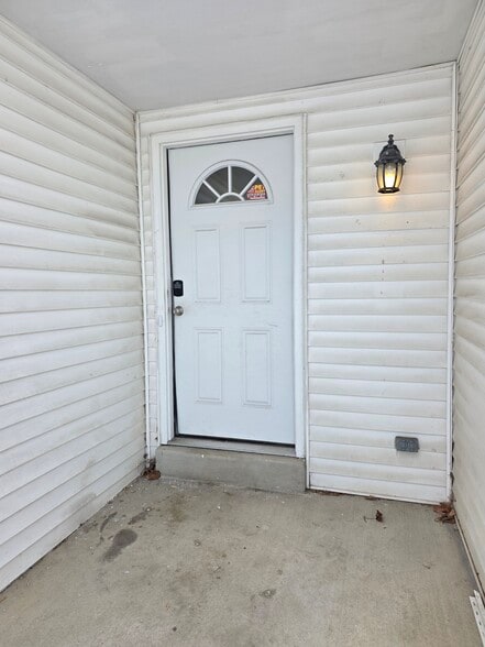 Front Door - 2002 Madera St