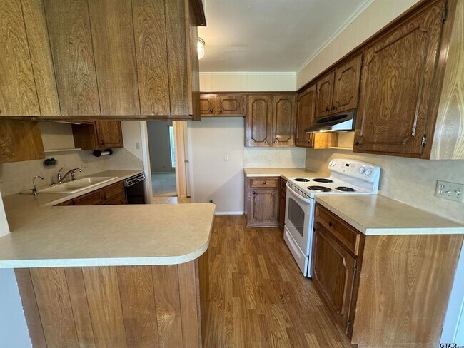 Building Photo - 1311 Larkspur Ln