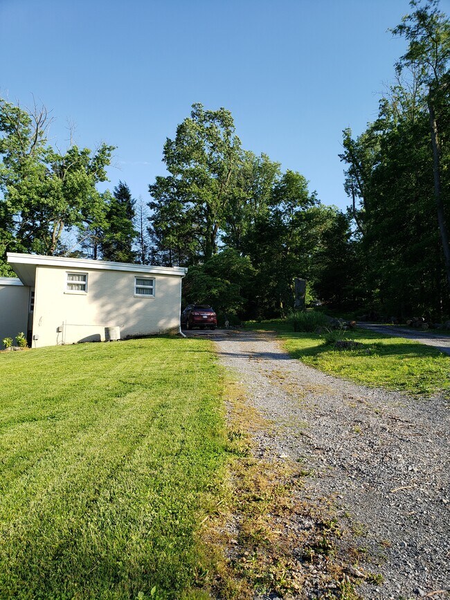 Building Photo - 94 Range End Manor