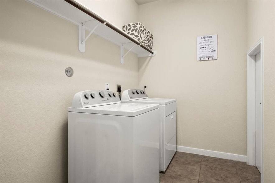 Building Photo - 19911 Mulberry Pine Ln