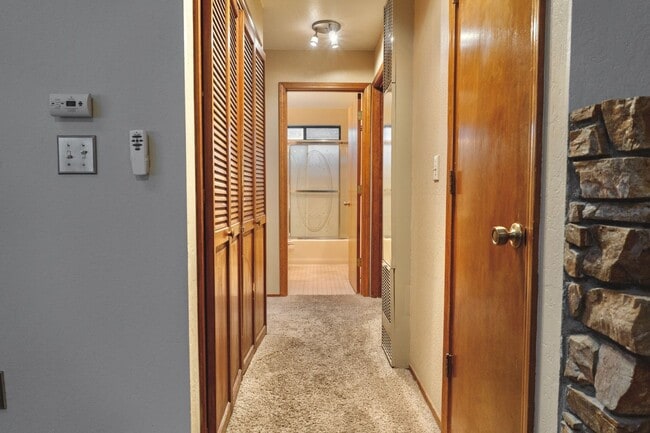 Building Photo - Centrally Located 3 Bedroom House with Fully Fenced in Backyard- Pet Friendly!